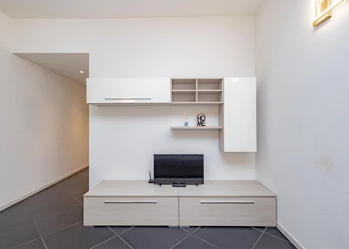 Flo House 28 *
